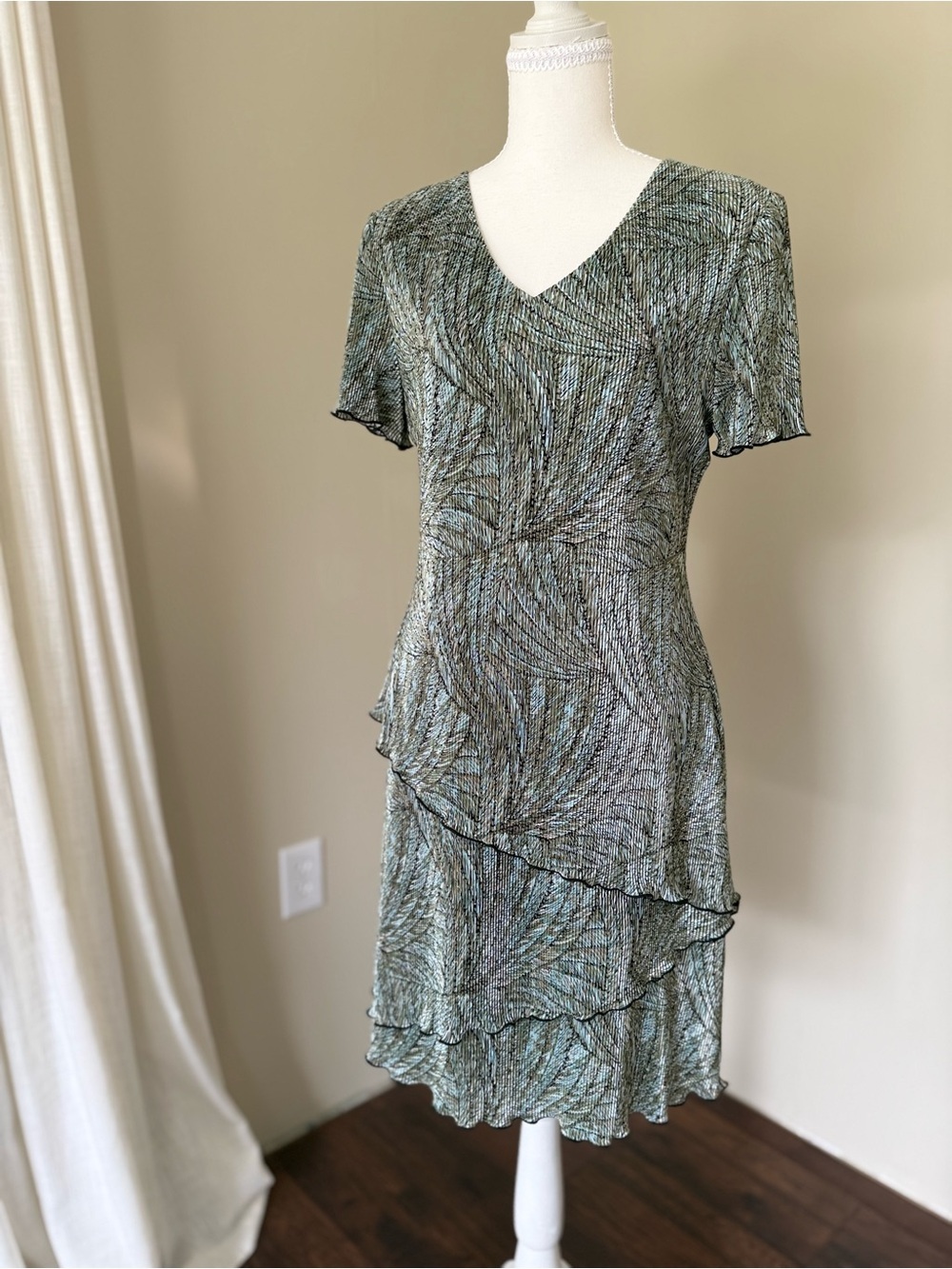 Vintage Midi Dress Green Patterned V-Neck Ruffle Asymmetrical Tiered Shimmer - Picture 4 of 10